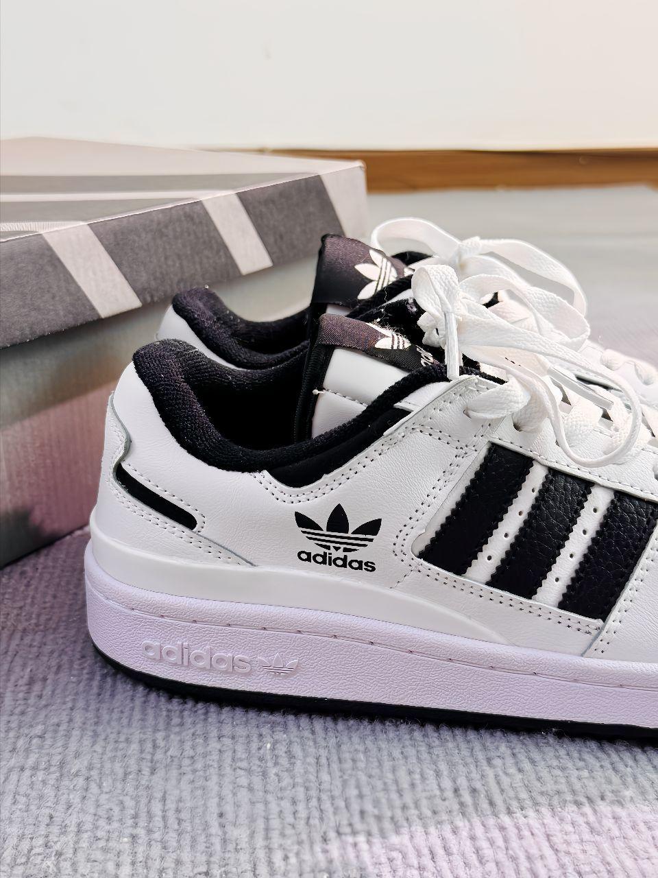 黑白配的阿迪达斯板鞋,潮人看👀了都“走不动道”!